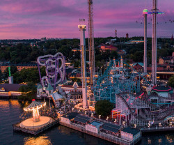 Få 100 freespins på Starburst - utan omsättningskrav Vinn helg i Stockholm med Gröna Lund biljetter
